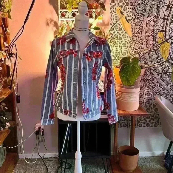 DG2 l Diane Gilman Denim Jacket with floral and stripe l Size XS - Picture 2 of 8